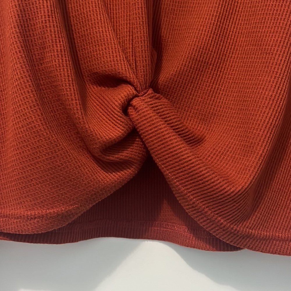 Boutique Top - Picture 2 of 4